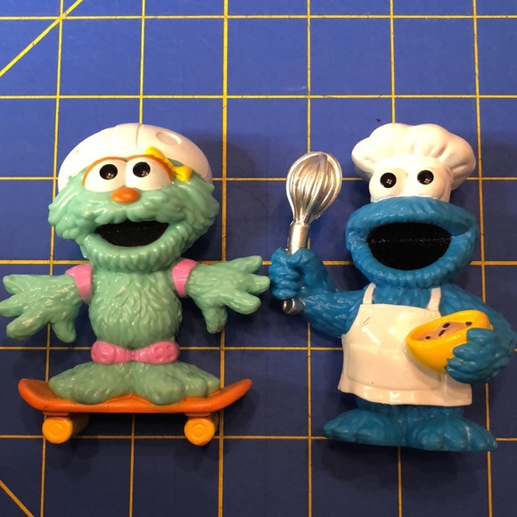 Sesame Workshop Cookie Monster and Rosita on Skateboard PVC  3 1/2 Cake Toppers - Picture 2 of 4